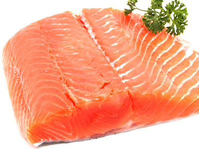 Las autoridades sanitarias federales aprobaron el jueves la solicitud de una compañía de Massachusetts de producir un salmón modificado genéticamente, lo que lo convertirá en el primer alimento modificado genéticamente apto para el consumo humano en Estados Unidos.