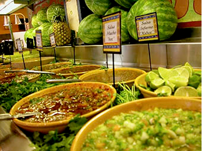 Salsas e ingredientes frescos y orgánicos en el restaurante Cancún en Berkeley.