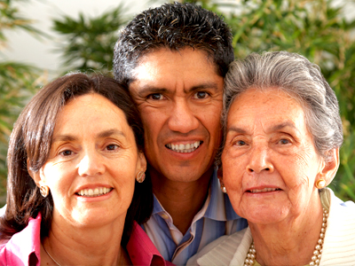 De acuerdo con estadísticas de los Centros para el Control y Prevención de Enfermedades (CDC), los latinos son uno de los grupos más propensos a padecer Alzheimer.