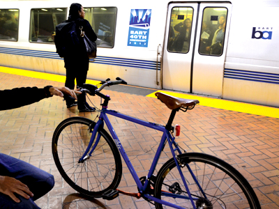 BART permite bicicletas en todos los vagones.