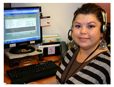 Mayra López, operadora bilingue del Banco de Comida Comunitario del Condado de Alameda.