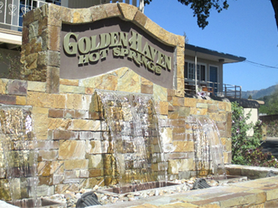 Golden Haven, es un negocio familiar con varios empleados que han trabajado en el spa por muchos años, el lugar es conocido como casual, cómodo, sin los altos precios y sin la pretensión de muchos de los spas que se encuentran en el Valle de Napa.