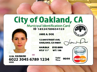 La ciudad de Oakland espera que 30,000 personas soliciten la nueva credencial de identificación con modalidad de tarjeta de débito durante el primer año.