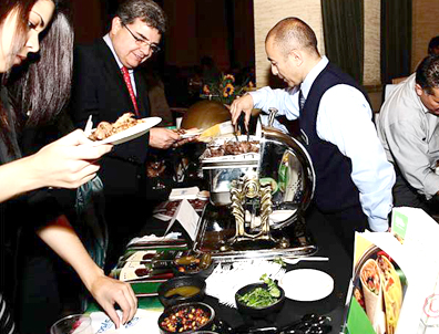 Más de 300 personas se dieron cita para degustar deliciosa y exótica comida mexicana en el evento Gourmex 2010 en San Francisco, California. Foto Javier Vallín.