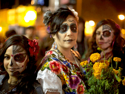 El Museo de Oakland honrará las tradiciones de las festividades del Día de los Muertos durante la Celebración Comunitaria del domingo 16 de octubre.