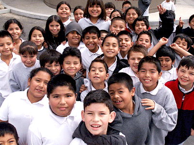 La Fundación Rogers Family, con el apoyo de sus socios patrocinadores, otorgaron fondos económicos a seis escuelas de Oakland, a fin de apoyar el trabajo de innovación que se está llevando a cabo en esas escuelas.