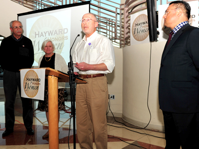 Dos miembros hispanos del concilio de la ciudad de Hayward están haciendo campaña para convertirse en alcaldes. Foto: Rig Galvez