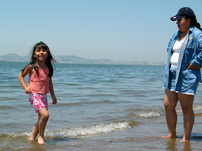 La ciudad de Alameda amenaza con usar todo su poder para apoderarse de una calle propiedad del estado cerca de la Crown Beach en Alameda.