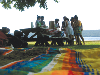 Muchas familias, amigos e individuos en el Este de la Bahía disfrutan todas las semanas de los parques locales y de sus instalaciones.  