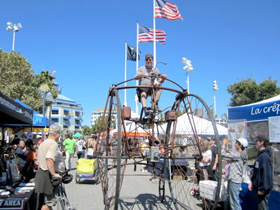 Desfile de bicicletas en el festival Pedalfest en Jack London Square en Oakland.