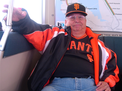 Sam Perea, residente de Fremont, 71 años de edad, ha sido fiel aficionado de los Gigantes desde 1958 y recuerda cuando llegaron al Seal Stadium. Su mejor recuerdo de los Gigantes es cuando jugaron en 1963 contra los Braves de Milwakee en un partido que duró 16 innings. Dice poseer boletos de temporada por más de cuatro décadas y su asiento es uno de los mejores de acuerdo a una encuesta reciente hecha por la franquicia.