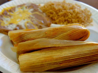 La diferencia de ingredientes únicamente naturales es clara en el olor y humedad de los tamales frescos que son una de las especialidades de Tortilleria Factory en Newark.