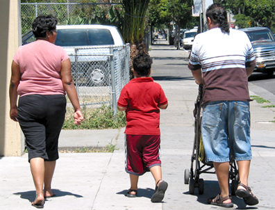 Según un informe del Censo estadounidense, casi un 22 por ciento de los hispanos en EEUU se sitúo por debajo del nivel de la pobreza entre 2005 y el 2009. Para reducir la pobreza nuestro gobierno se ha gastado miles de millones de dólares en las últimas cuatro décadas, pero sus logros han sido mínimos.